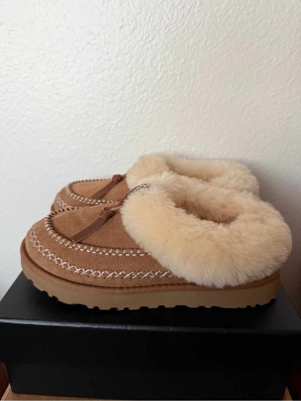 UGG ALPINE TASMAN SUEDE SHEEPSKIN CHESTNUT